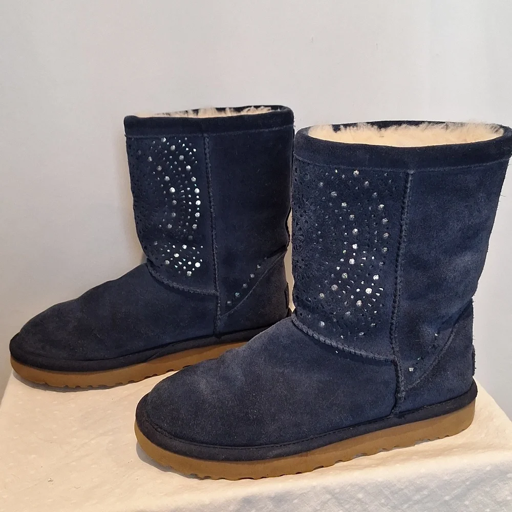 UGG Australia  Classic Short Sunshine Perf Navy Suede Boots Size 7